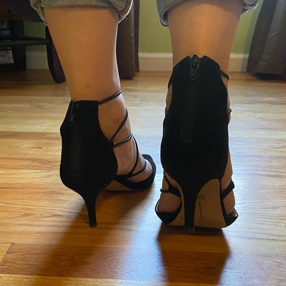 EUC only wore once for an event, black shoes - Picture 2 of 7